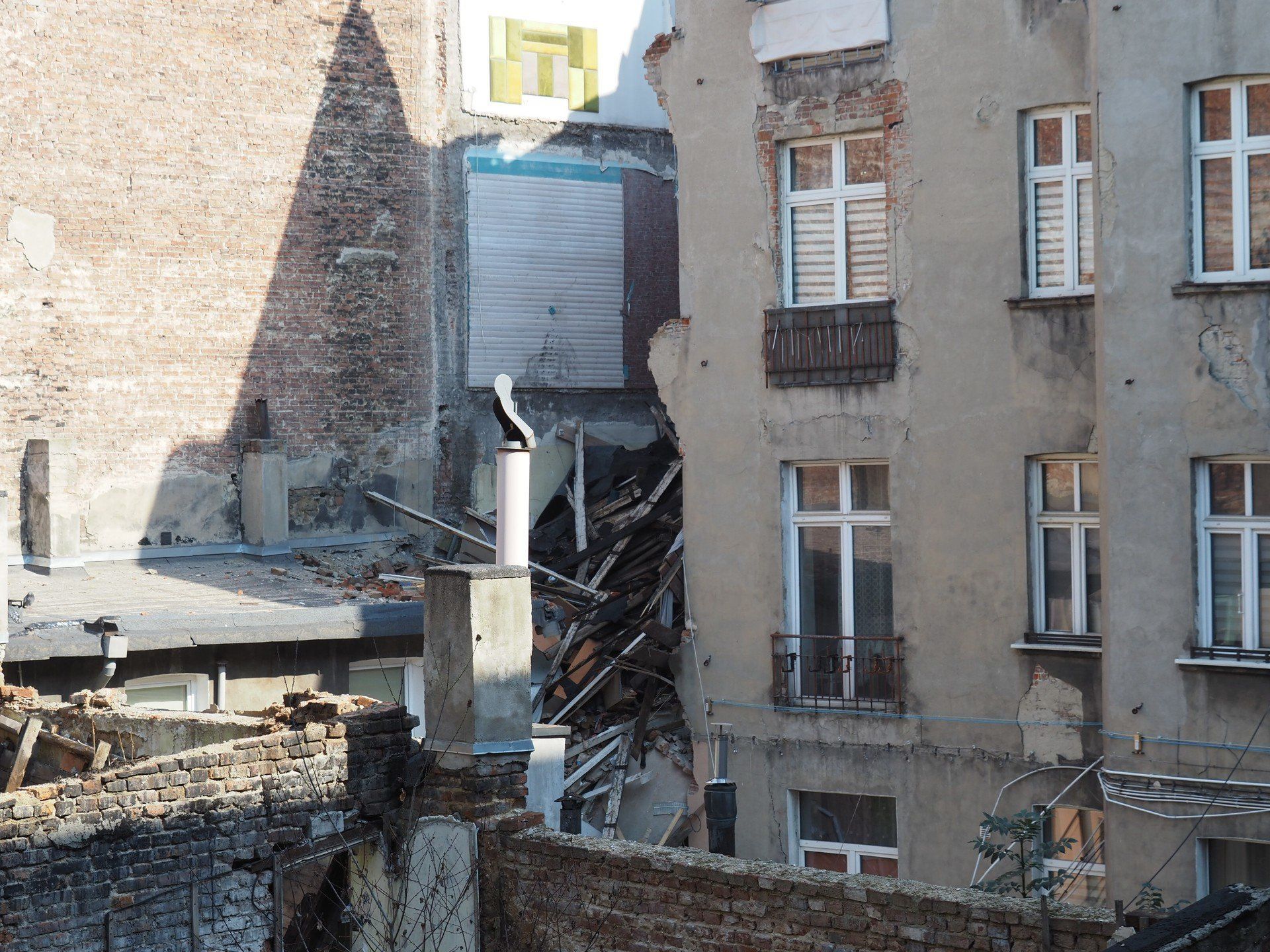 Kamienica przy 1 Maja 21 zaraz po zawaleniu się jej części 4 września 2024 roku