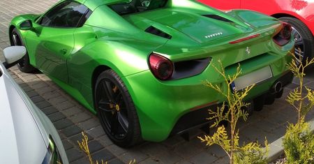 Sprawa kradzieży zielonego ferrari. Analizujemy wersję policji