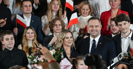 Mieszkanie Nawrockiego. Media: zawarli umowę sami ze sobą