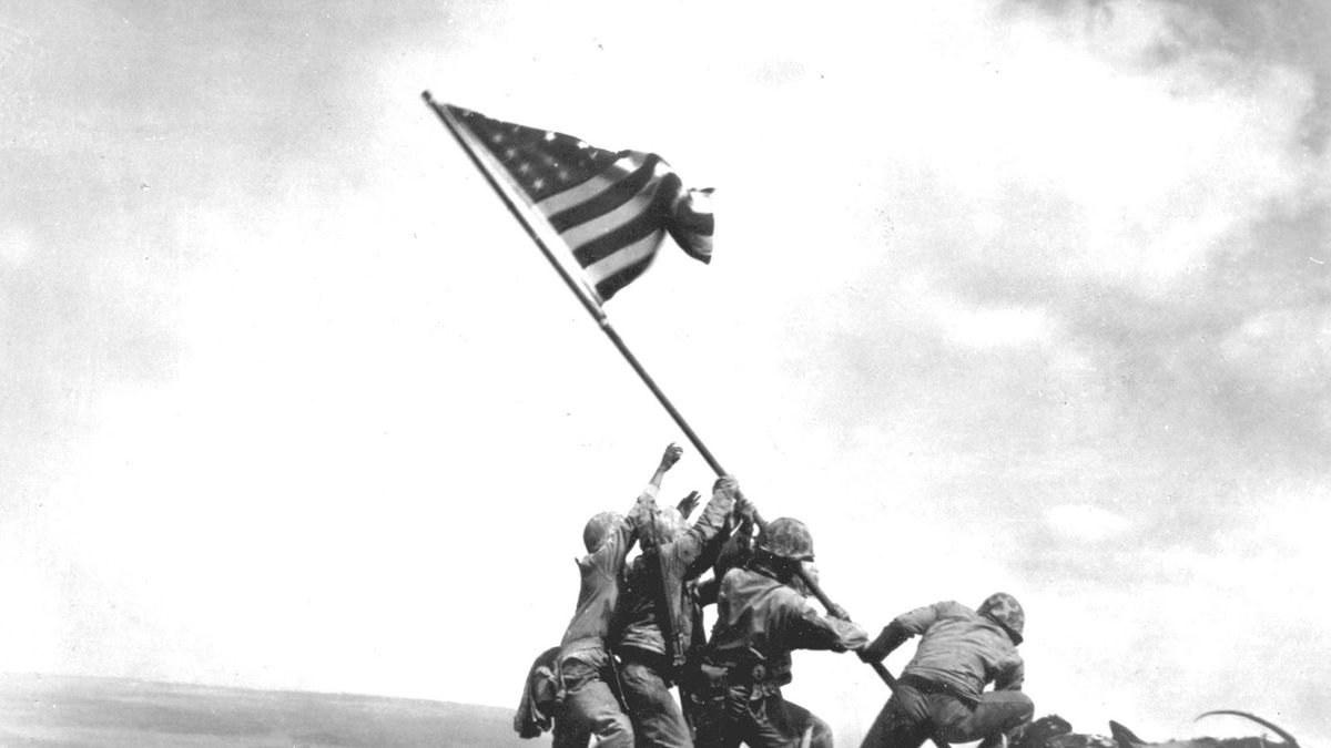 Flags of Our Fathers - niesamowite zdjęcie Iwo Jima z góry Suribachi 1
