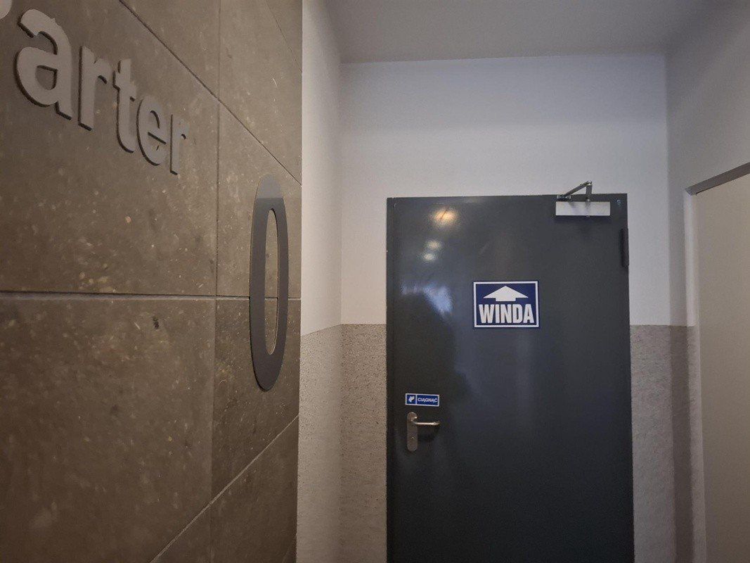 11-piętrowiec bez sprawnej windy