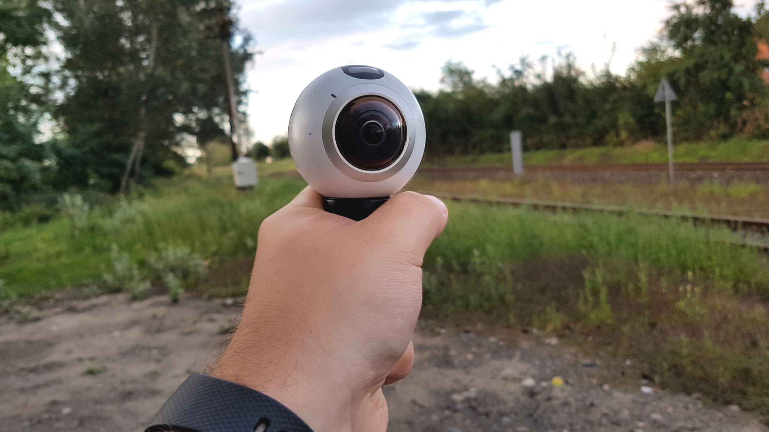 Samsung Gear 360 sprawił, że zapragnąłem mieć kamerkę 360. Ale nie tę 2