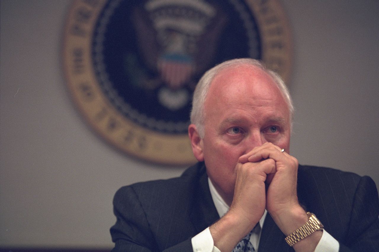 Wiceprezydent Dick Cheney w centrum antykryzysowym PEOC (President's Emergency Operations Center)
