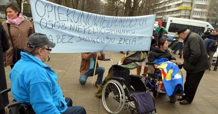 Minister negocjował z opiekunami. Ujawniają efekty