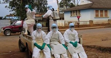 Epidemia eboli. Krytyka zaostrzonych przepisów w USA
