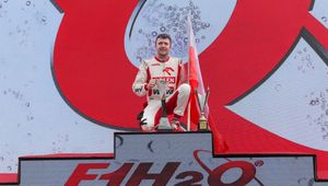 Polak wygrał zawody wodnej F1! Nagrodę wręczył mu prezydent Indonezji