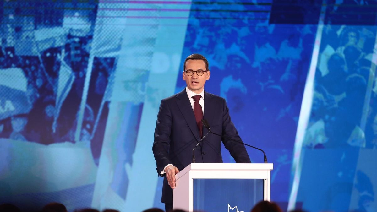 Premier Mateusz Morawiecki może być zadowolony z prognoz ekonomistów.