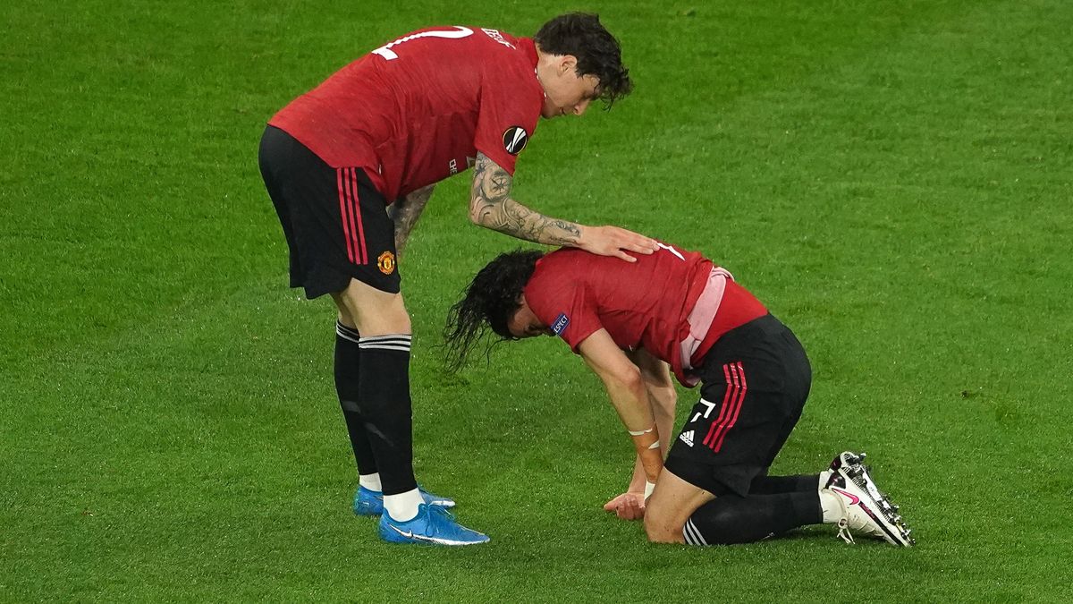 Victor Lindelof (z lewej) i Edinson Cavani