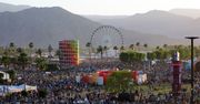 Coachella wyznaczyła festiwalowe trendy sezonu. Firma należąca do oficjalnego merchu imprezy zarobiła miliony