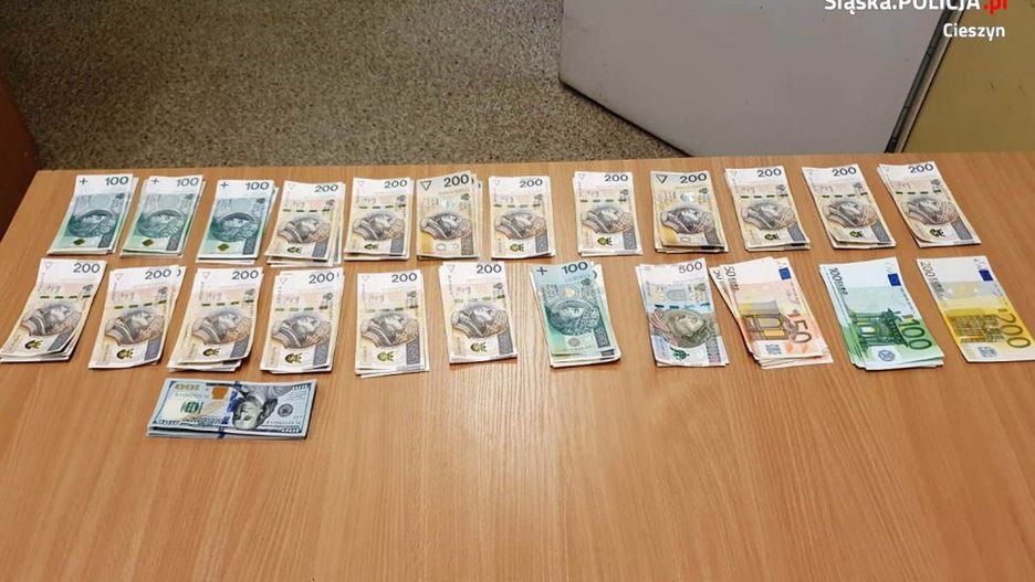 Cieszyn. Policjanci odzyskali cały łup oszustów.