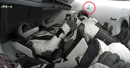 Poleciała z Polakiem w kosmos. Ta maskotka stanie się symbolem