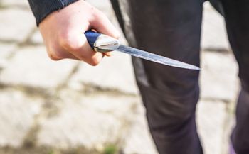Zasada "Czterech U". Policjantka radzi, co robić podczas ataku