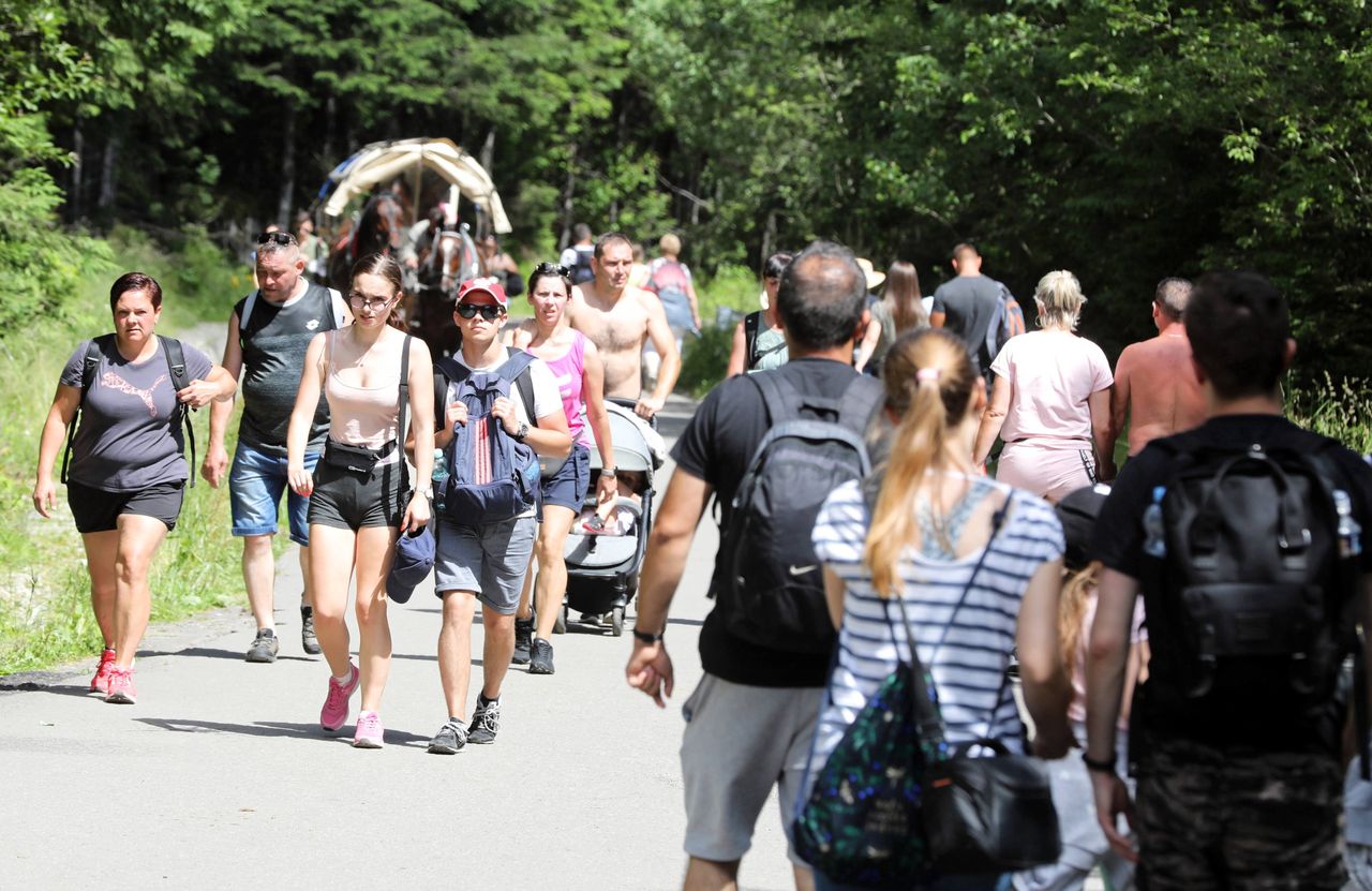 Morskie Oko. 18-latek przejechał z dziewczyną szlak na quadzie