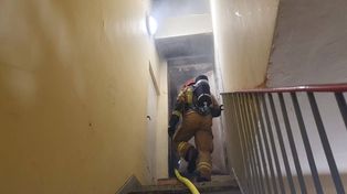 Bielsko-Biała: Pożar na dachu bloku. Interweniowała straż