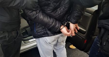Śląskie. Zwabił byłą partnerkę do auta. Ugodził ją nożem, grozi mu dożywocie