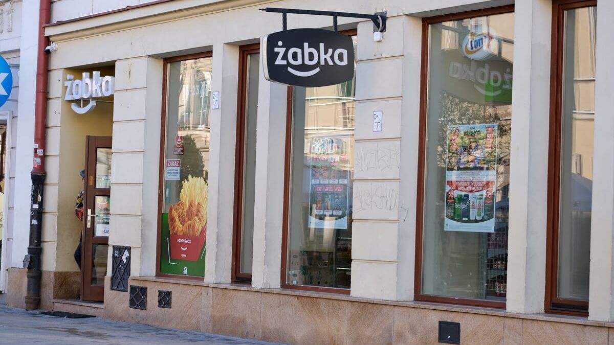 Żabka przy deptaku w Lublinie