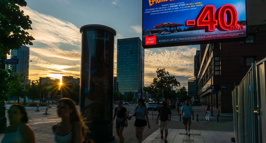 Cyfrowe kontra fizyczne. Czy DOOH zastąpi OOH?