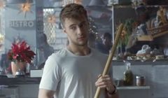 Maciej Musiał w bistro promuje świąteczną ofertę Orange dla Firm (wideo)