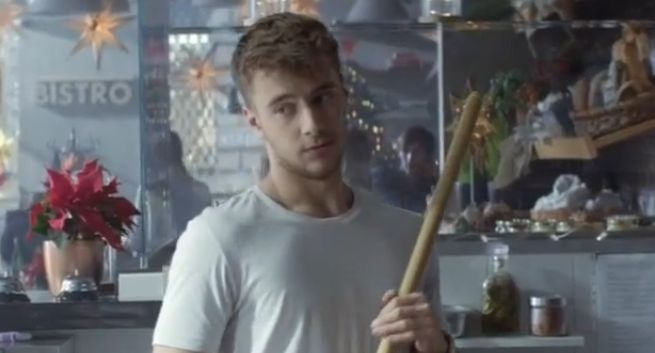 Maciej Musiał w bistro promuje świąteczną ofertę Orange dla Firm (wideo)