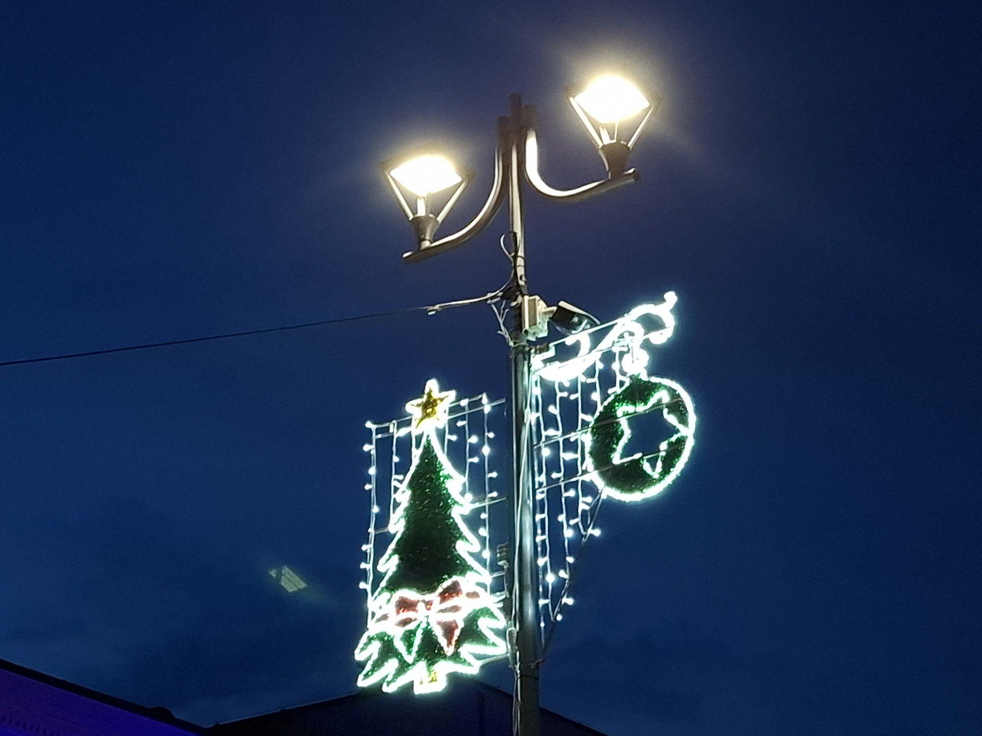 Tak ozdobiono latarnie miejskie. 