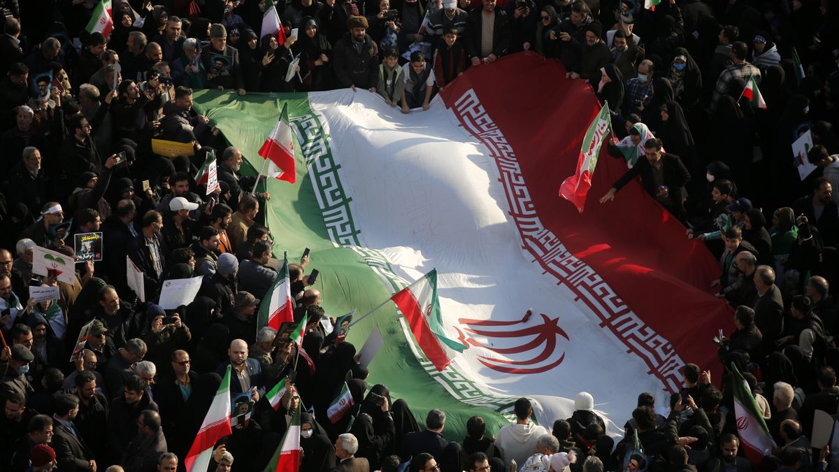 TEHRAN, IRAN - JANUARY 12: People gather at Enghelab Square after a government call to rally against recent protests across the country, chanting anti-U.S. and anti-Israel slogans, in Tehran, Iran, on January 12, 2026. (Photo by Fatemeh Bahrami/Anadolu via Getty Images)