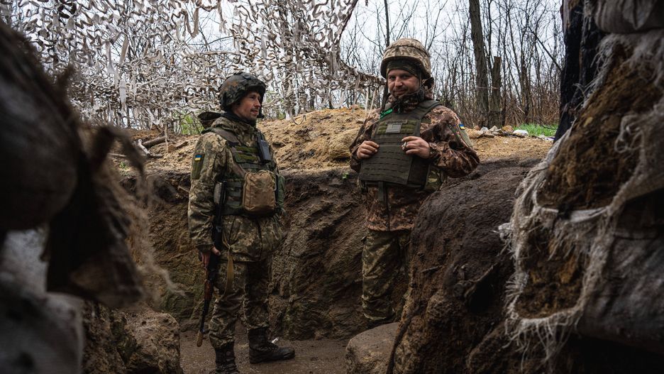 Ukraińscy żołnierze na linii frontu w Donbasie