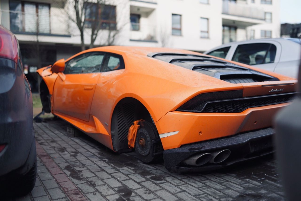 Lamborghini porzucone w Warszawie