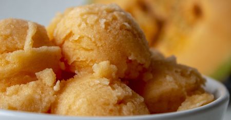 Prosty przepis na sorbet brzoskwiniowy. Zaledwie 3 składniki