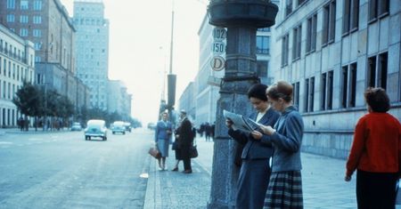 Jak wyglądała powojenna Warszawa w zachodniej prasie? Unikalne, nieznane zdjęcia stolicy