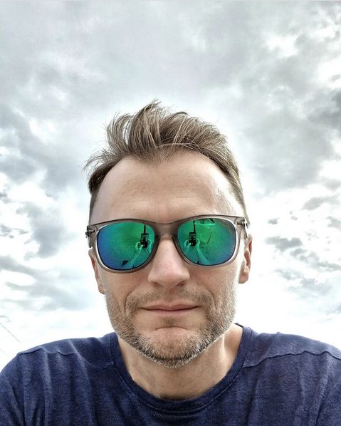 Piotr Jacoń pyta polityków o równość małżeńską. Doczekał się odpowiedzi