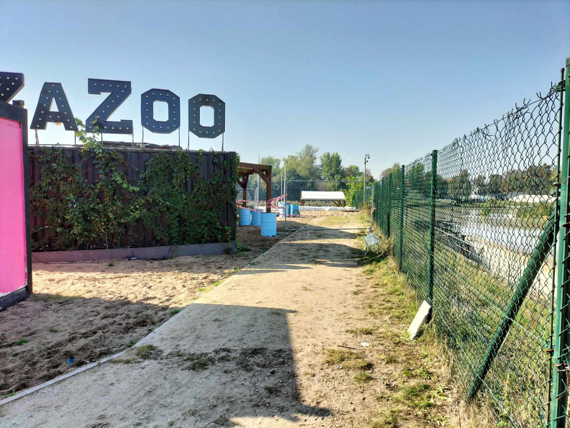 "Za Zoo" beach bar przy Jazie Szczytnickim we Wrocławiu