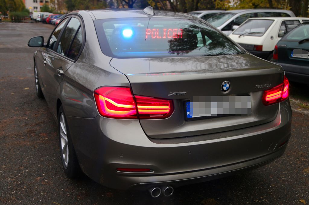 Nieoznakowana seria 3. Wszystkie BMW policji mają wtapiające się w otoczenie kolory