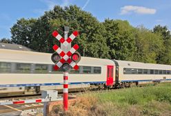 Tragedia na przejeździe kolejowym. Samochód wjechał w pociąg