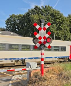 Tragedia na przejeździe kolejowym. Samochód wjechał w pociąg