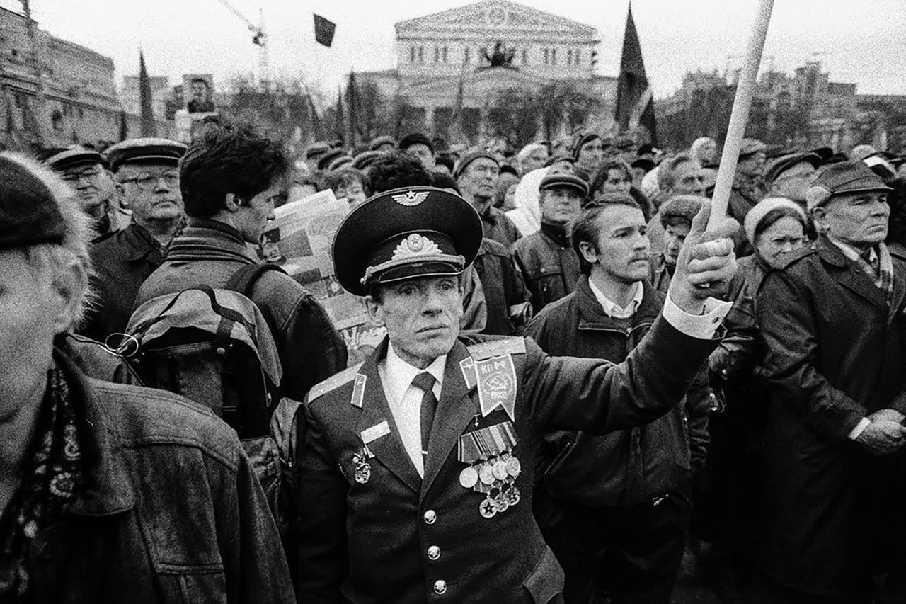 Zaginione zdjęcia z upadku kultu ZSRR odnalezione. Tak wyglądał przewrót w Rosji
