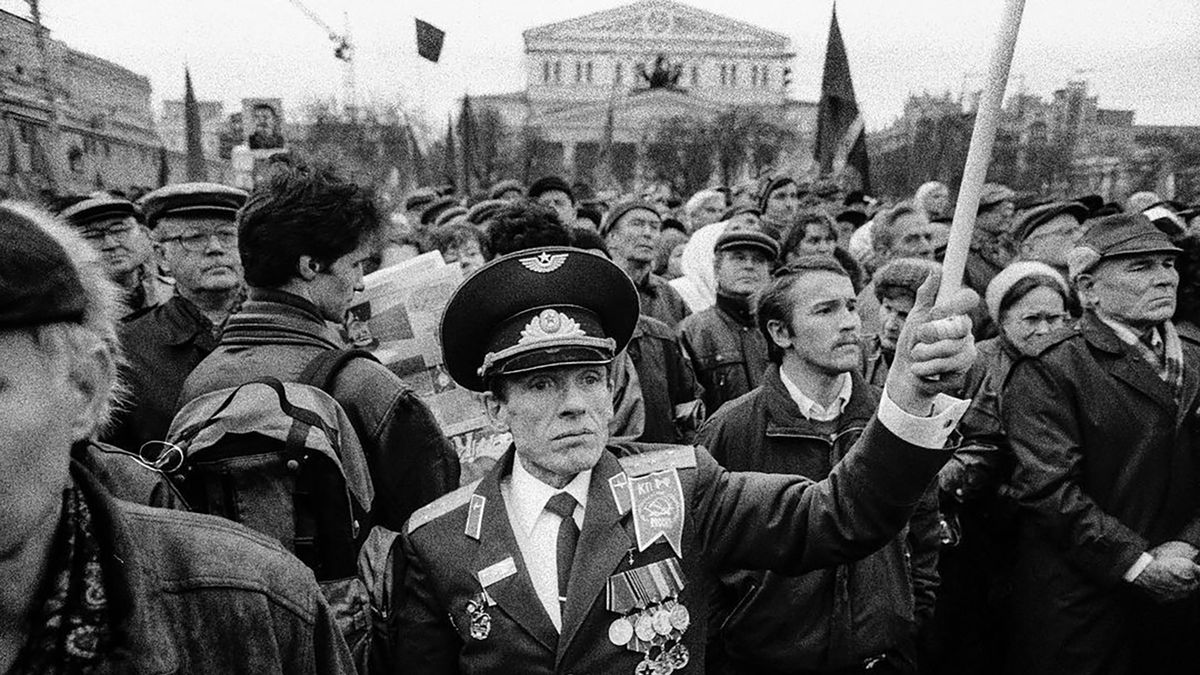 Zaginione zdjęcia z upadku kultu ZSRR odnalezione. Tak wyglądał przewrót w Rosji 1