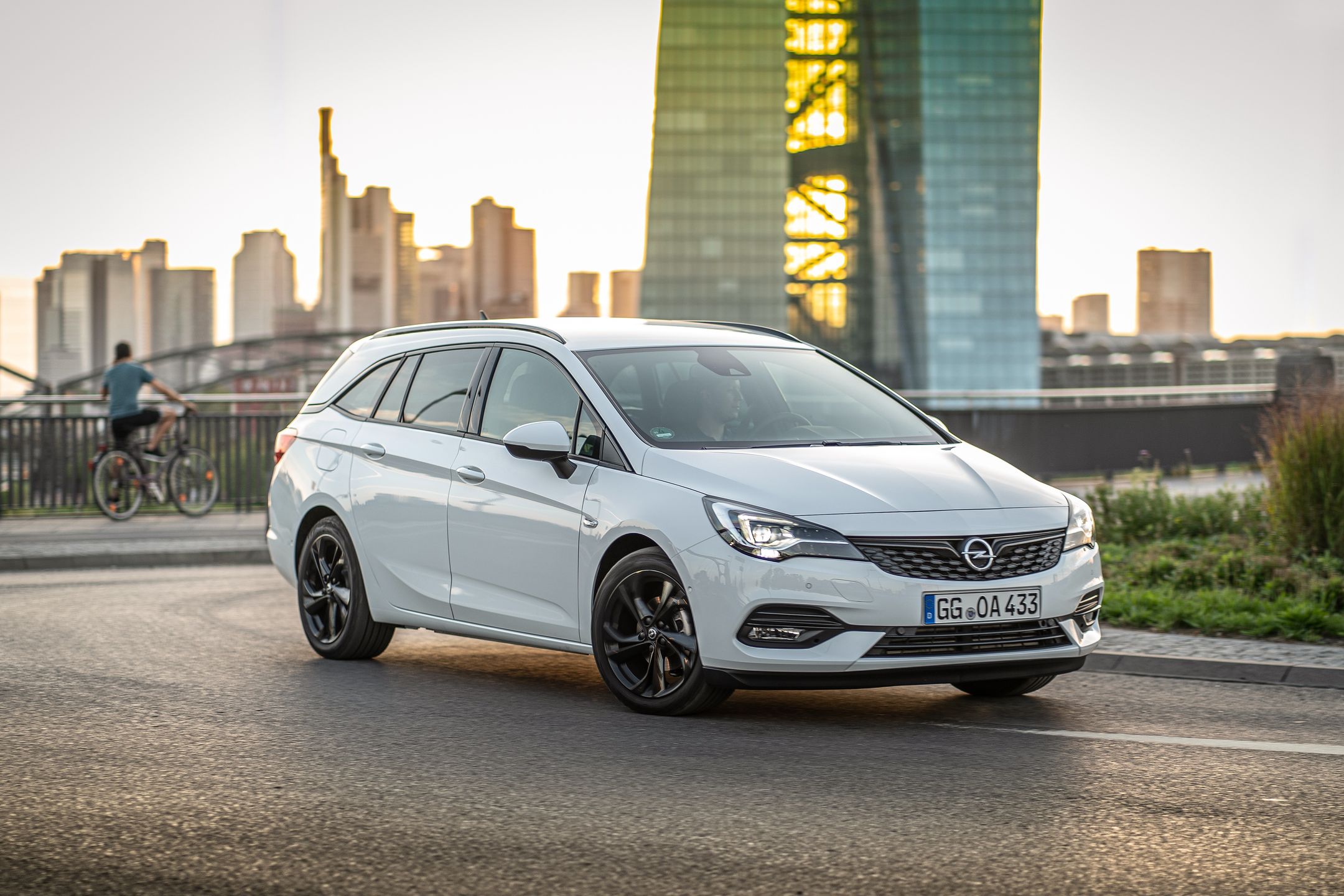 Opel Astra po faceliftingu dostał nowe silniki