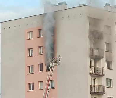 Śląskie. Tragiczny pożar w Mysłowicach. Płomienie buchały z okna w bloku