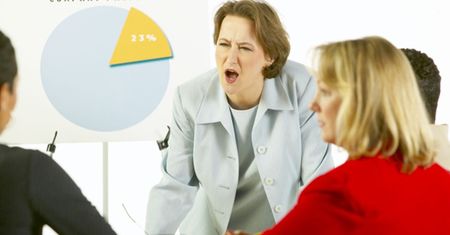 Jak pracować z osobą, której nienawidzimy?