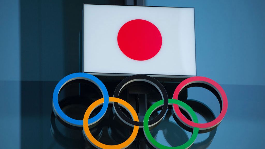 logo igrzysk olimpijskich i flaga Japonii