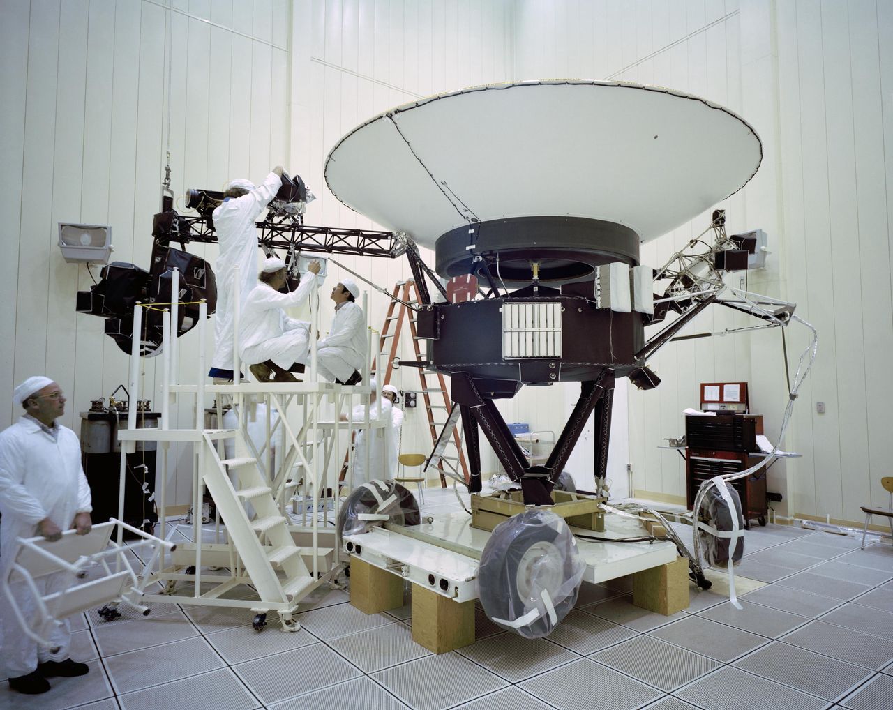 Voyager 2 podczas testów przed rozpoczęciem misji