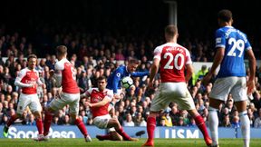 Premier League: bezbarwny Arsenal, latająca kurtka Mesuta Oezila