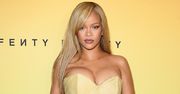 Rihanna prezentuje IMPONUJĄCY dekolt w dopasowanej sukience. Klasa? (ZDJĘCIA)