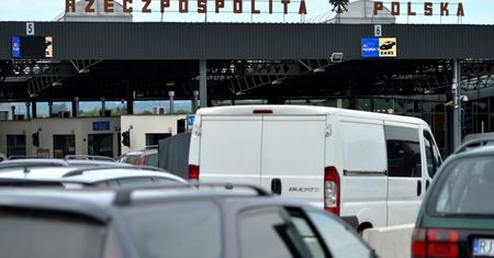 Stan wojenny na Ukrainie nie zmieni polskiego rynku pracy. Mogą się jednak pojawić uciekający przed wojskiem