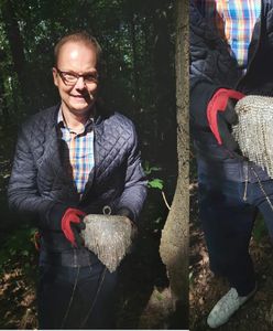 Warszawa. Burmistrz Bielan sprzątał las i wykopał z ziemi skarb