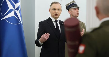 Prezydent stracił kawałek palca. "Coś sobie zrobił w kuchni"