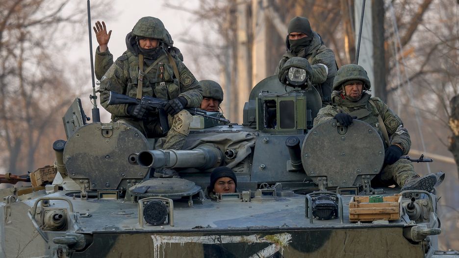 Volnovakha, which fell under the control of Russia
VOLNOVAKHA, UKRAINE - MARCH 26: Russian soldiers are seen on a tank in Volnovakha district in the pro-Russian separatists-controlled Donetsk, in Ukraine on March 26, 2022. Volnovaha, one of the 18 regions of Donetsk in eastern Ukraine, has been under the control of the Russian Armed Forces and the pro-Russian separatist in Donetsk since March 11. (Photo by Sefa Karacan/Anadolu Agency via Getty Images)
Anadolu Agency
damage, march