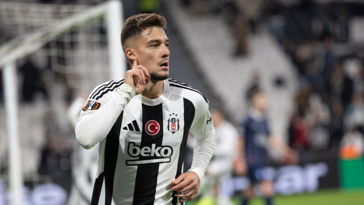 PAP/EPA / Tolga Bozoglu / Ernest Muci w barwach Besiktasu JK