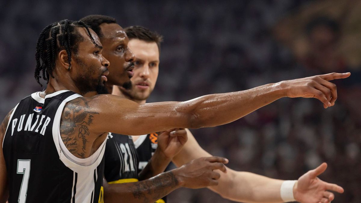 Zdjęcie okładkowe artykułu: Getty Images / Srdjan Stevanovic/Euroleague Basketball  / Na zdjęciu: Kevin Punter, James Nunnally i Mateusz Ponitka