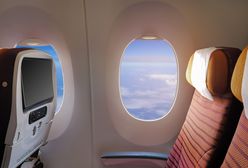 O krok od tragedii. Chciał otworzyć drzwi w trakcie lotu